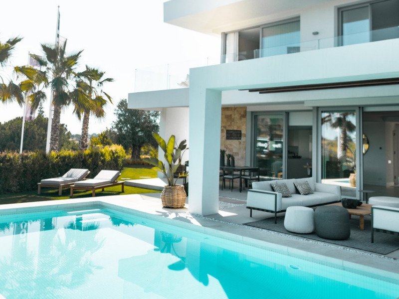 Villa moderna con piscina